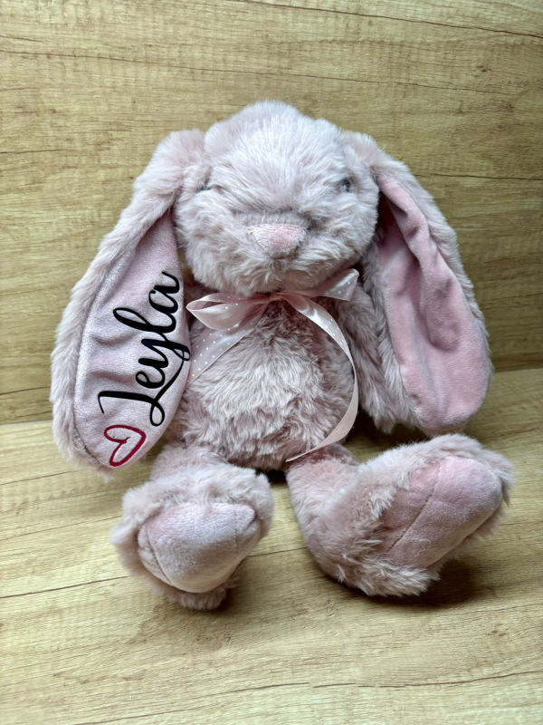 Plyšový zajíček se jménem na oušku 12