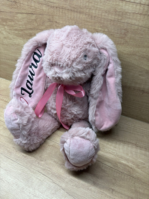 Plyšový zajíček se jménem na oušku 8