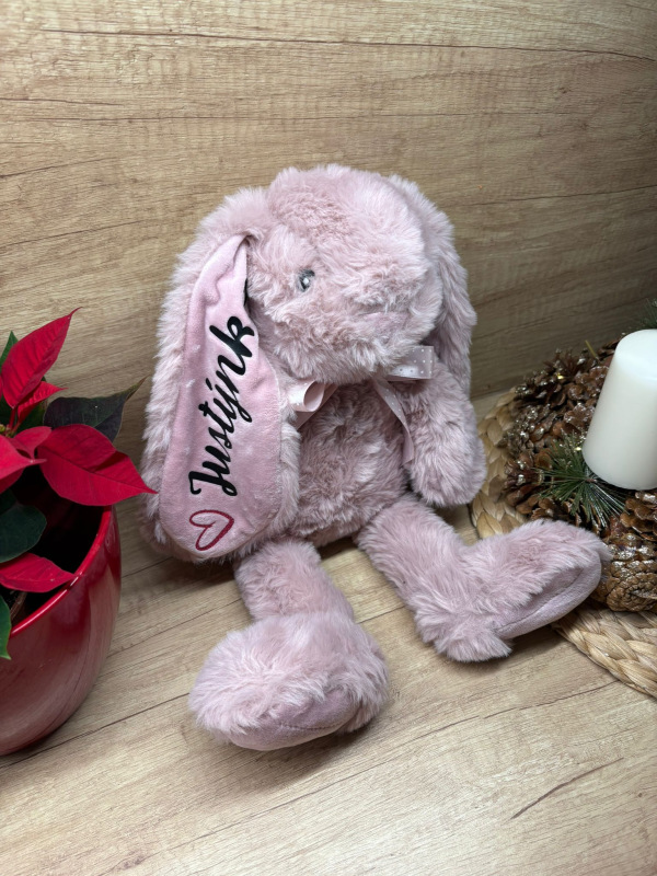 Plyšový zajíček se jménem na oušku 11