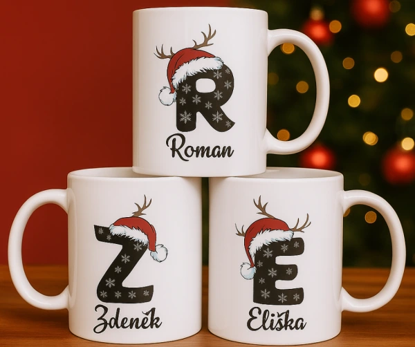Vánoční hrnek se jménem – iniciála s čepičkou