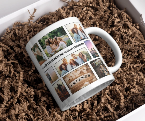 Hrnek Přátelé s fotokoláží – z obyčejného dne legendární vzpomínka 1