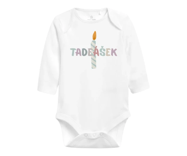 Body s jménem a narozeninovou svíčkou – sladký začátek prvních narozenin 1